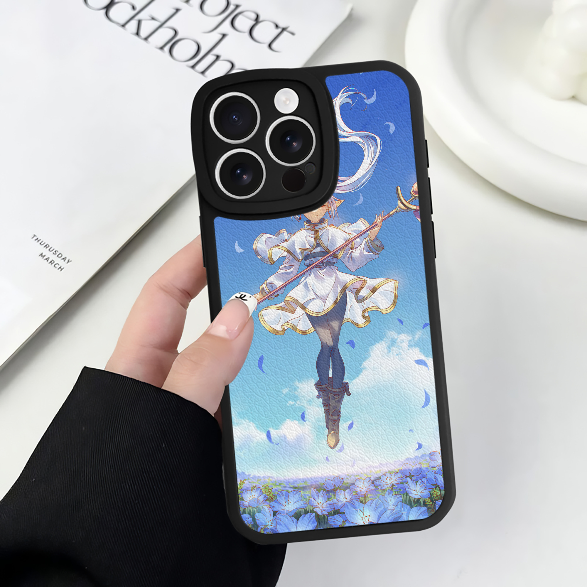 （画像用） 葬送のフリーレン Frieren 【iPhone 16シリーズ対応】シリコンスマホケース（レザー調） 材質：シリコン